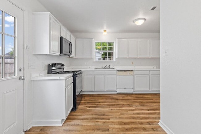 Building Photo - 1412 Hemphill St