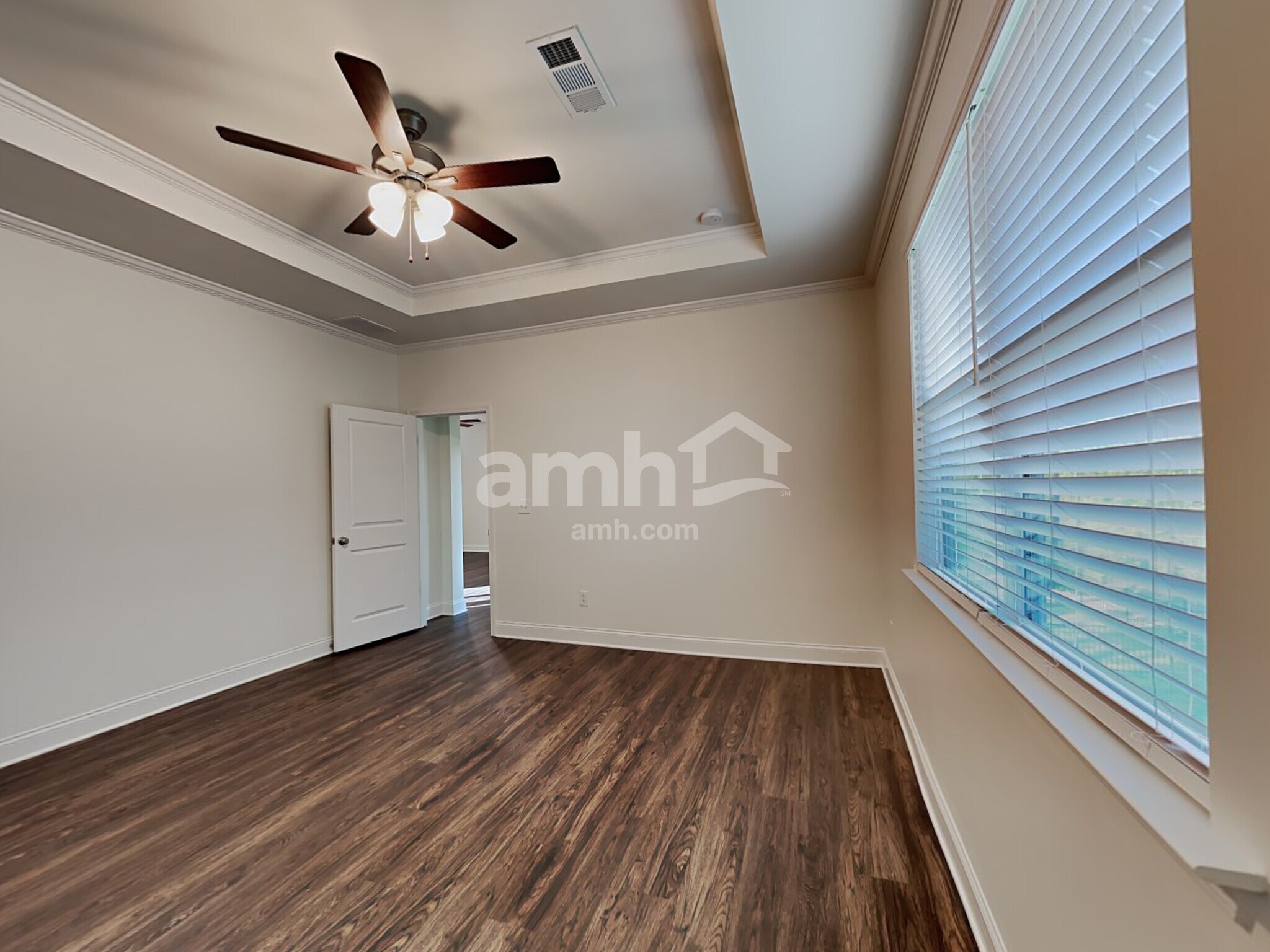 Building Photo - 5275 Hudson Vly Dr