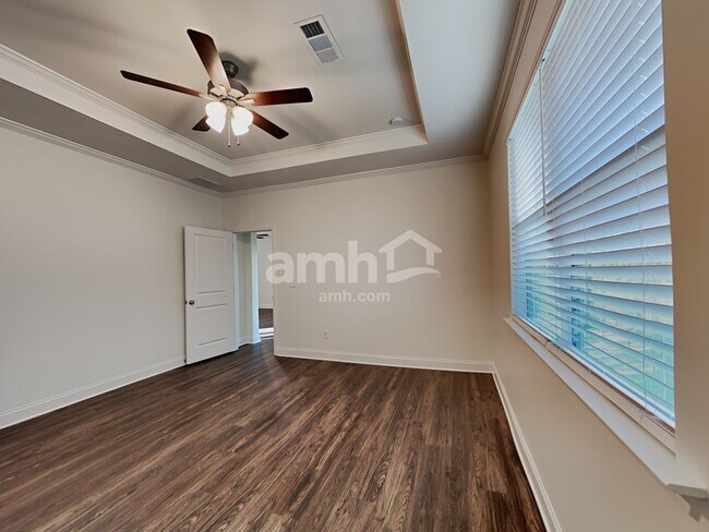 Building Photo - 5275 Valley Dr