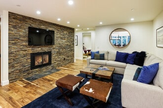 Building Photo - 611 S W End St