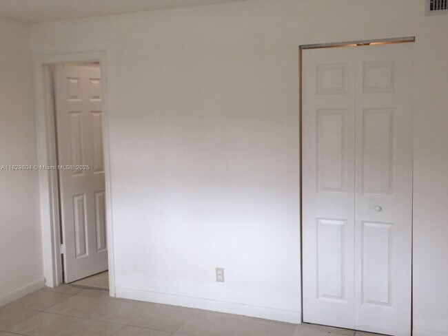Building Photo - 8060 N Colony Cir