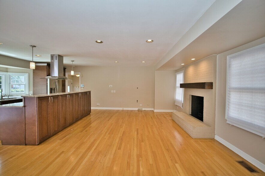 Building Photo - 6700 N Monticello Ave