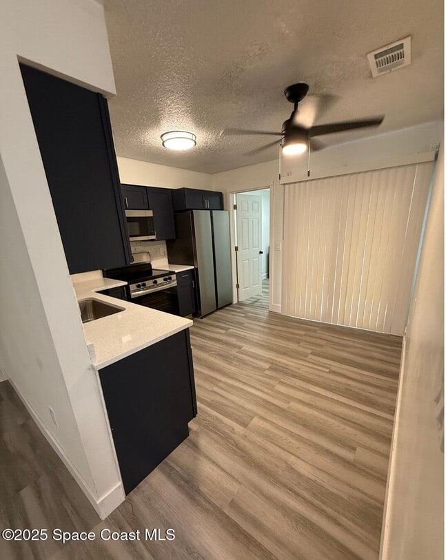 Building Photo - 304 Palm Ave