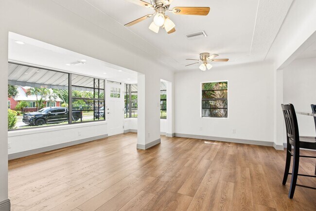 Building Photo - 517 41st Ave S