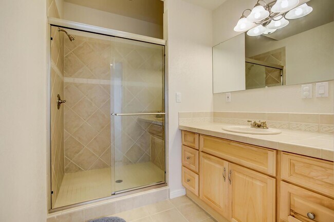 Building Photo - Beautiful Home in Gated Community