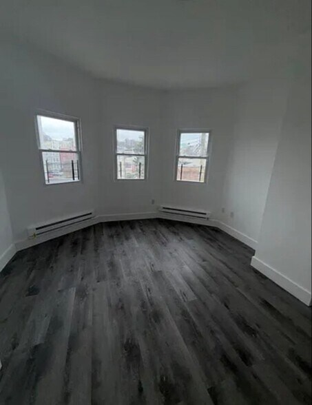 Building Photo - 25 Riverview Pl