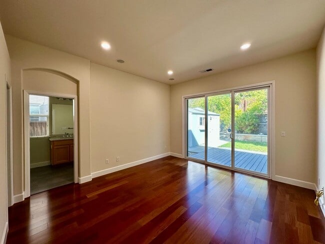 Building Photo - 3980 Avignon Ln