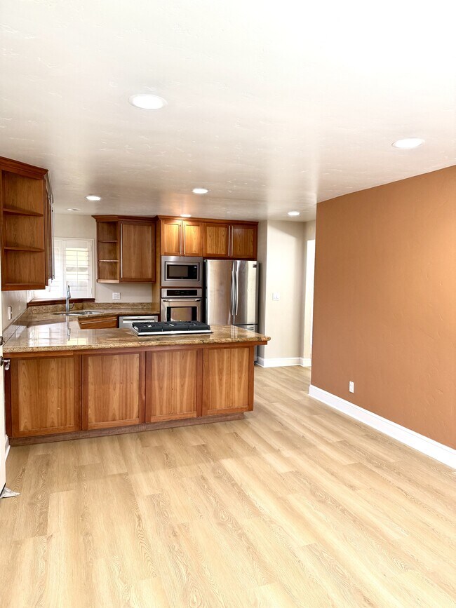 Building Photo - 1261 San Fernando Dr