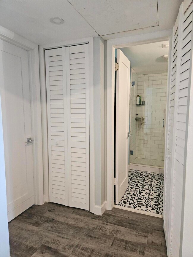 Building Photo - 5530 N Ocean Blvd