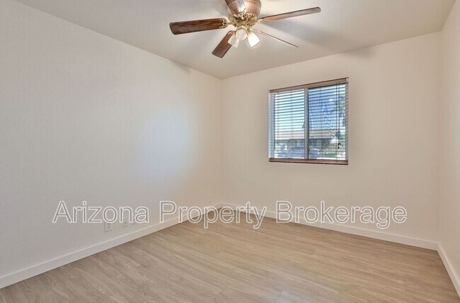 Building Photo - 3009 E Caballero St
