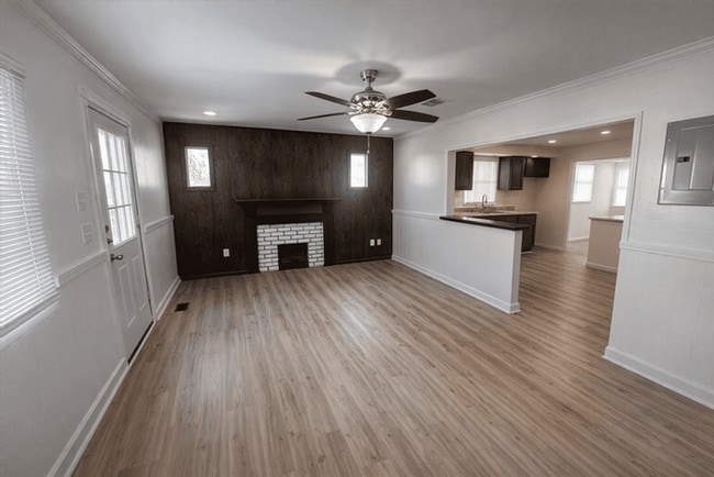 Building Photo - 2430 Mayfair Dr