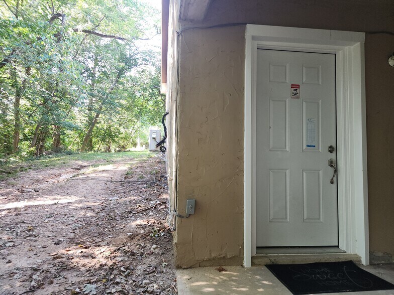 Building Photo - 17651 Graham St