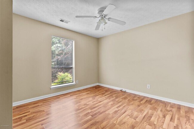 Building Photo - 625 Oxford Hall Dr SW