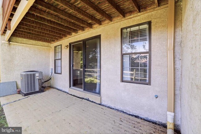 Building Photo - 706 Andover Ct