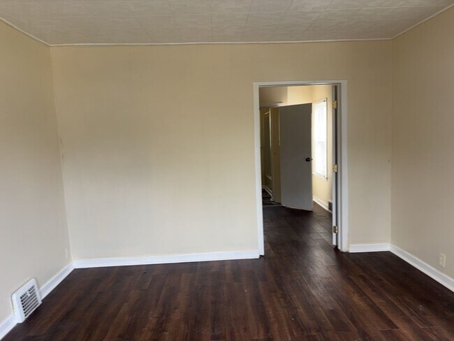 Building Photo - Spacious 5-Bedroom Home with Detached Garage