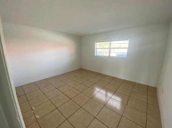 Building Photo - 575 NE 143rd St