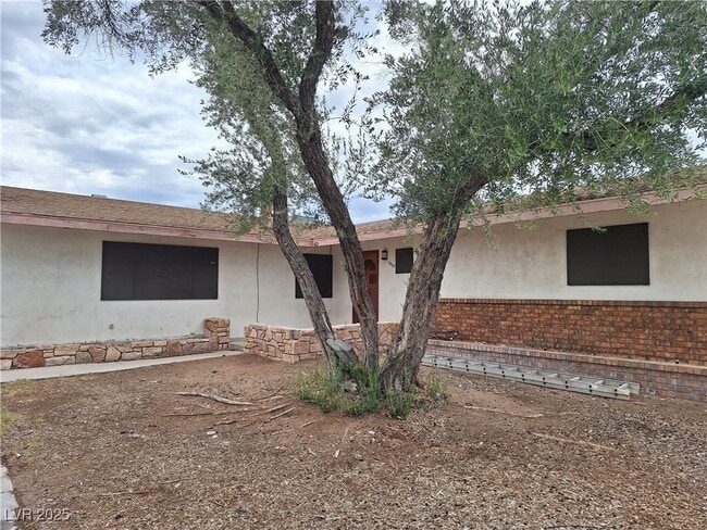 Primary Photo - 1425 Vista Dr