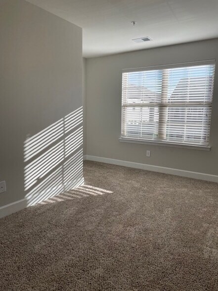 Building Photo - 2022 Abbingdon Way
