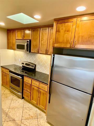 Building Photo - 520 N Santa Cruz Ave