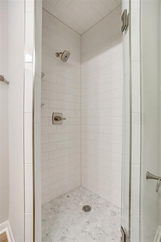 Building Photo - 144 NW Suzanne Terrace