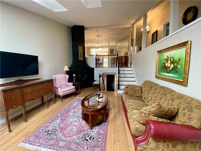 Building Photo - 9 Shadow Brook Ln