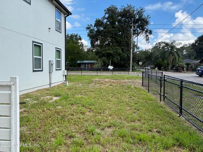 Building Photo - 4930 Old Middleburg Rd N