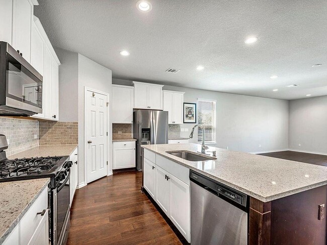 Building Photo - 3900 Harbor Point Dr