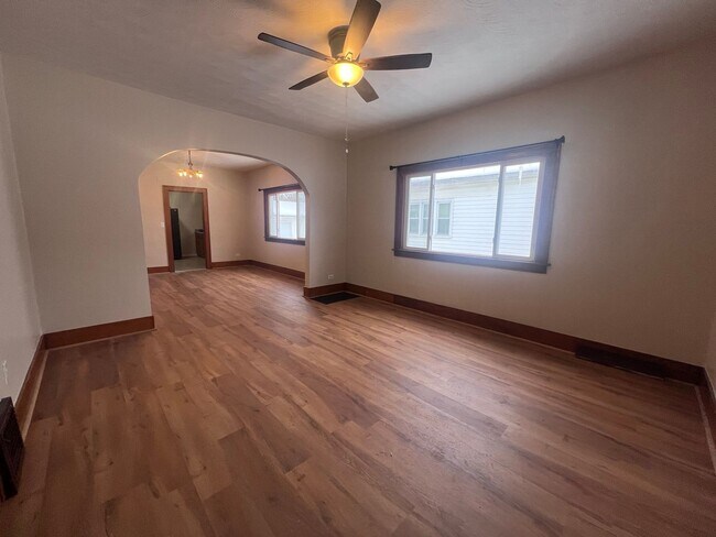 Building Photo - Updated Single Family Home!