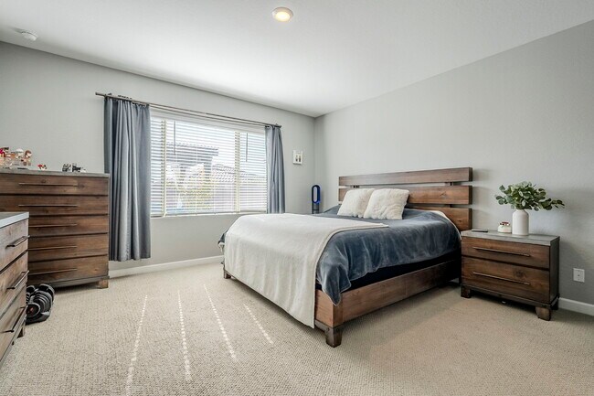 Building Photo - 9935 E Thornbush Ave