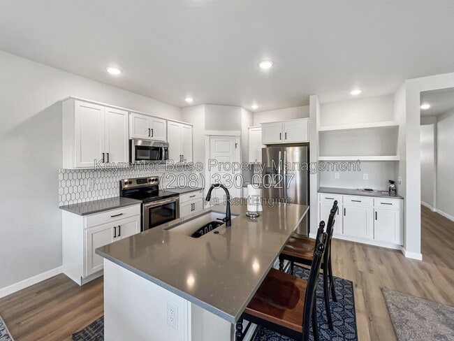 Building Photo - 5904 W Aegean Dr