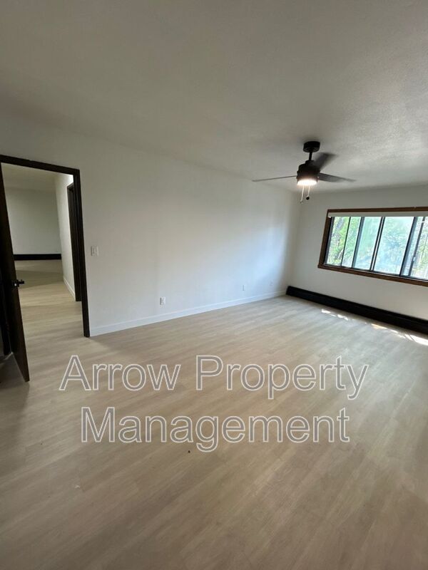 Building Photo - 215 E Arbor Ave