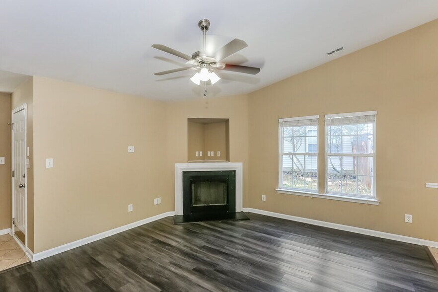 Building Photo - 1563 Hollow Maple Dr
