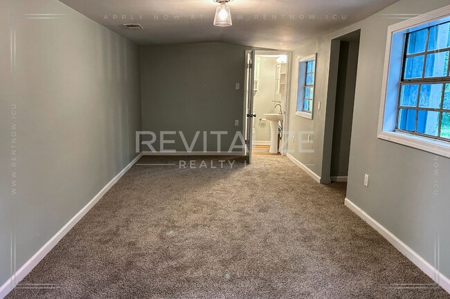 Building Photo - COMING SOON! Cute 4 Bedroom House
