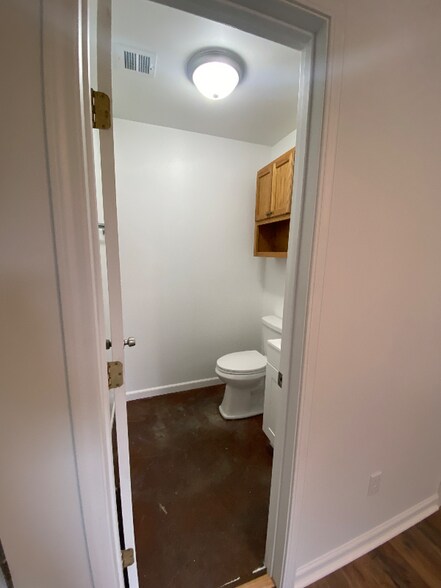 Building Photo - 8233 Baudoin Rd