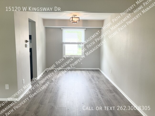 Building Photo - 15120 W Kingsway Dr