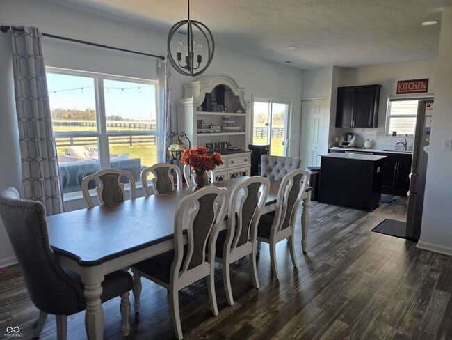 Building Photo - 1461 Bigleaf Dr