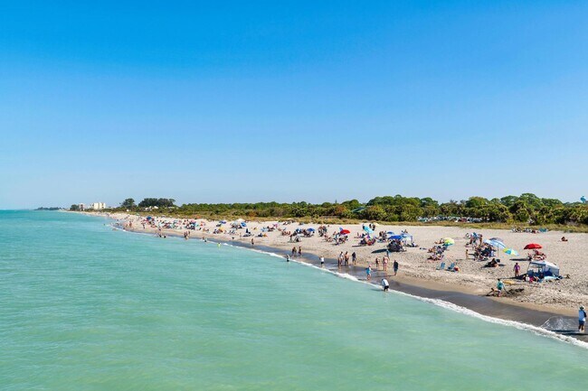 Building Photo - GORGEOUS FULLY RENOVATED 1st FLOOR 2 BEDROOM 1 BATHROOM CONDO LOCATED JUST 5 MINUTES FROM VENICE ...