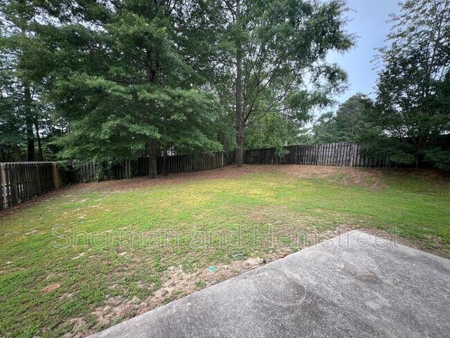 Building Photo - 1102 Highmoor Ln