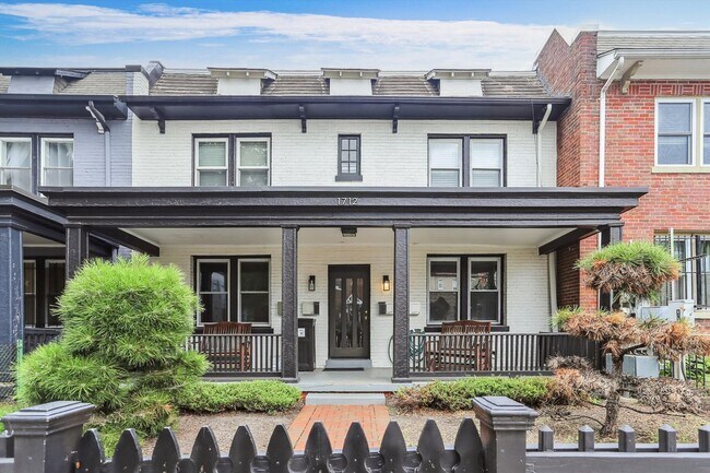 Primary Photo - 1712 West Virginia Ave NE