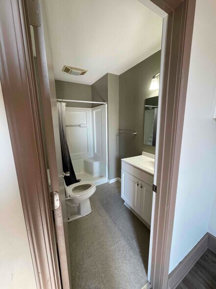 Building Photo - 218 State St