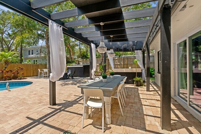 Building Photo - 501 Boating Club Rd