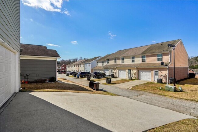Building Photo - 4593 Parkway Cir