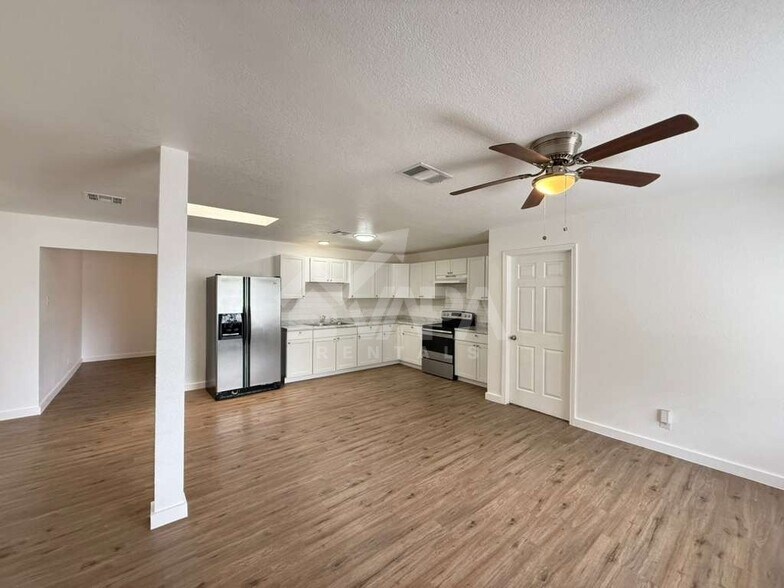 Building Photo - 6407 Greencastle Dr