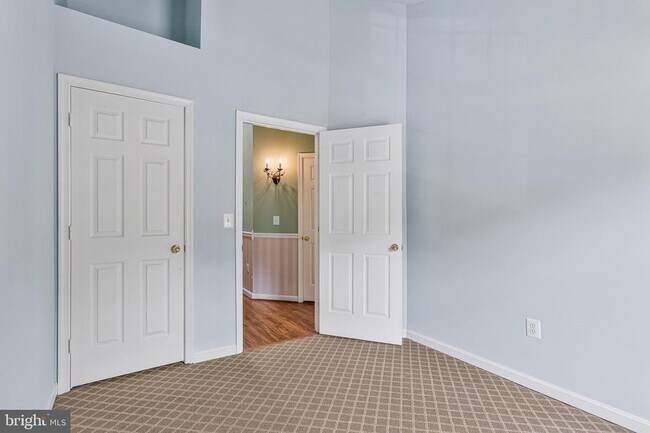 Building Photo - 616 Bellerive Ct