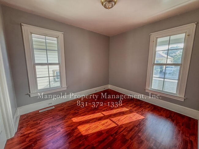 Building Photo - $500 Move-In Special- Beautiful three-bedr...