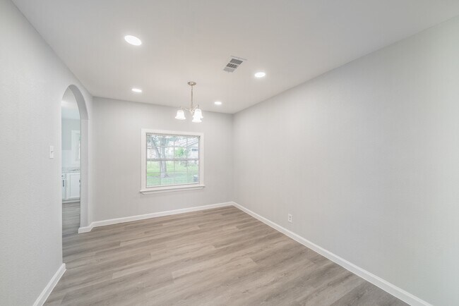 Building Photo - 6307 Westover St