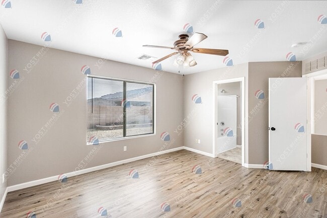 Building Photo - Stylish, low-maintenance living in Mission...
