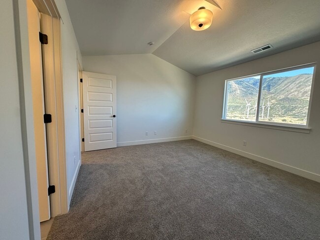 Building Photo - 5260 Acacia Dr