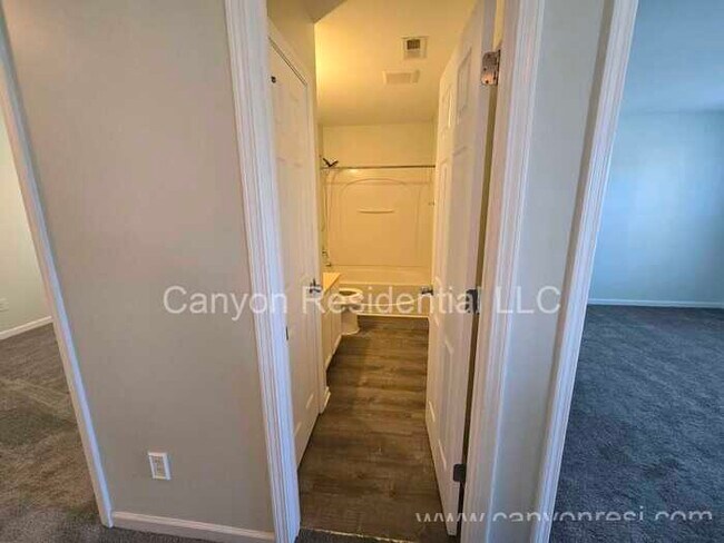 Building Photo - 4239 Oak Pointe Dr