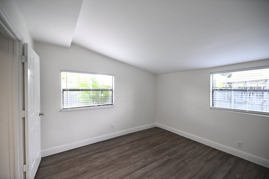Building Photo - 2507 N 66th Ave